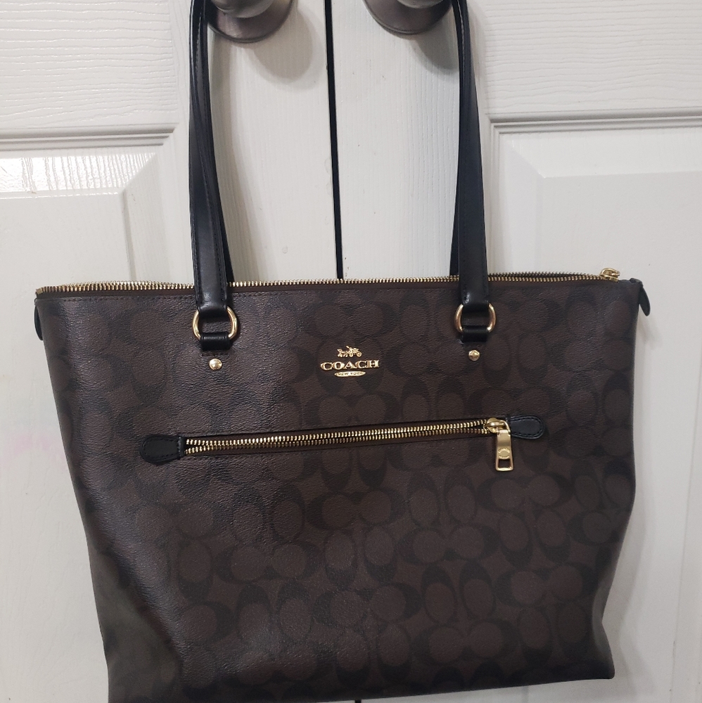 Coach Gallery tote in signature canvas